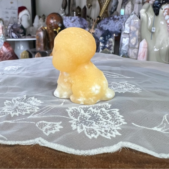 Orange calcite Maltipoo dog carving - Picture 3 of 5